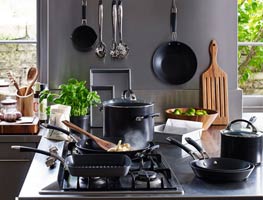 راهنمای تمیزکردن ظروف چدن و تفلون